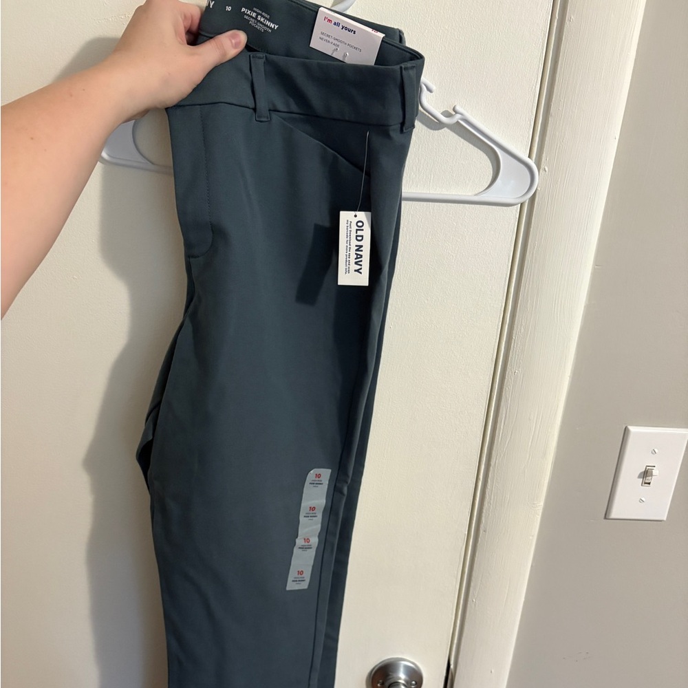 Old Navy Pixie Pants Size 10 in grey-green color